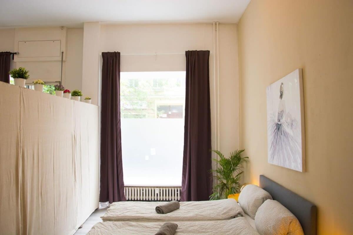 Family Apartment Moabit Berlin Eksteriør billede
