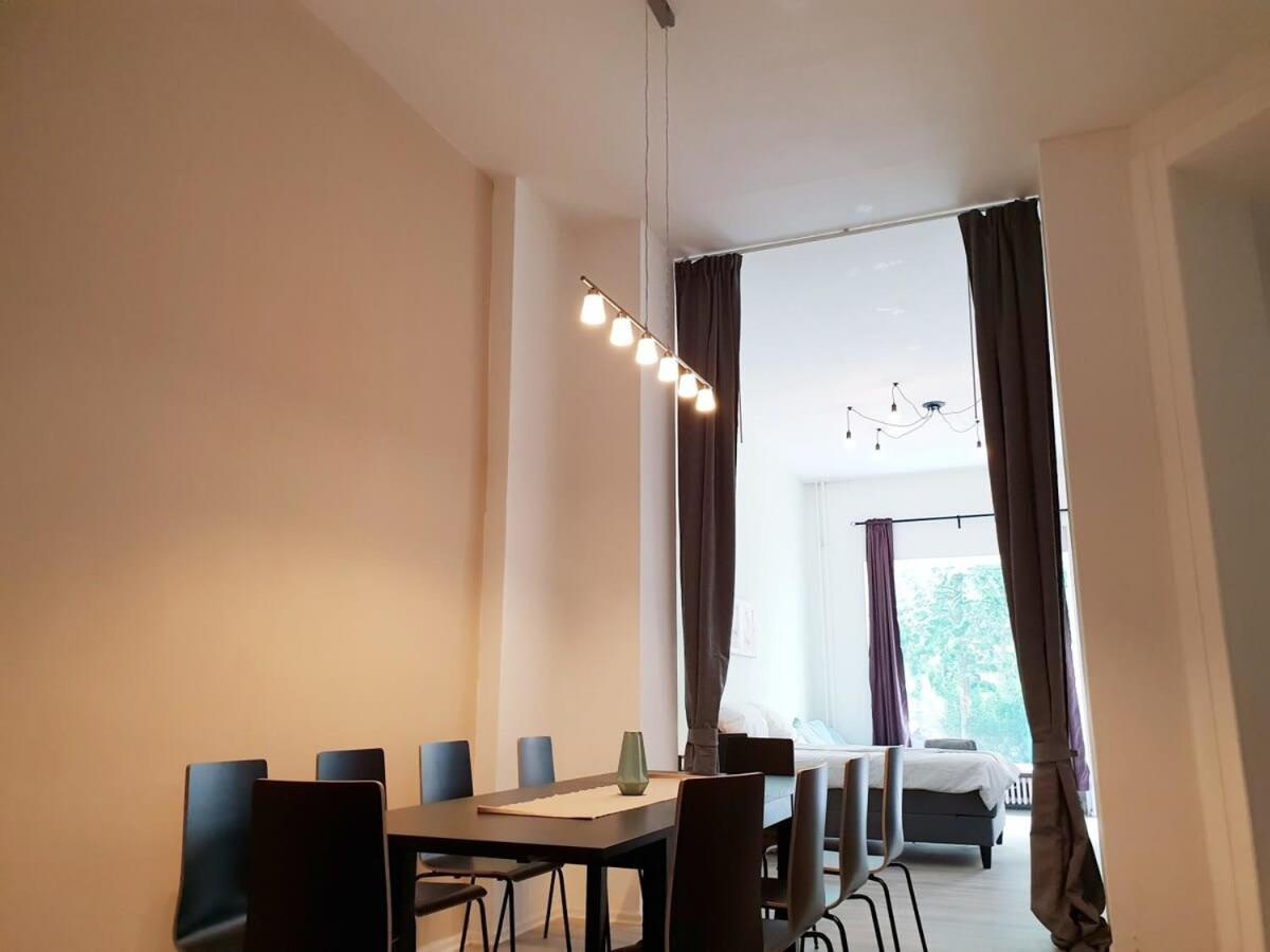 Family Apartment Moabit Berlin Eksteriør billede