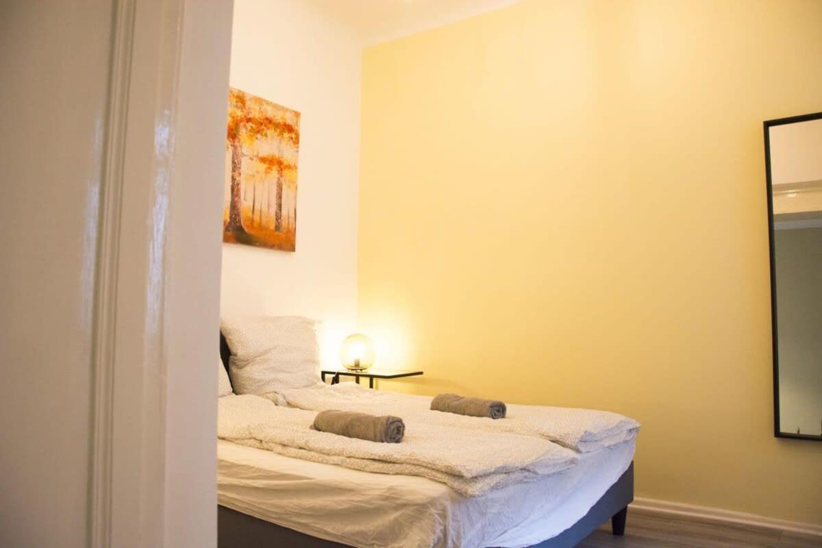 Family Apartment Moabit Berlin Eksteriør billede