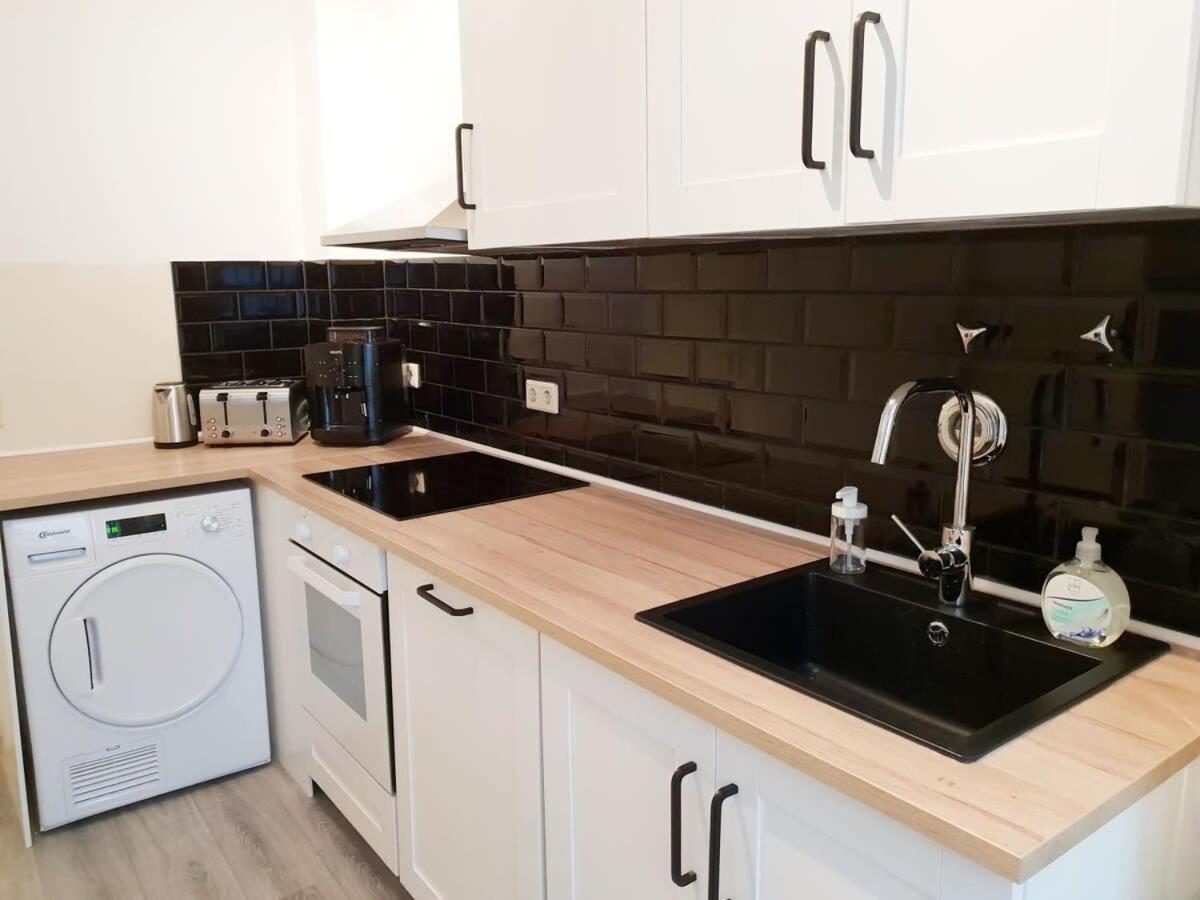 Family Apartment Moabit Berlin Eksteriør billede